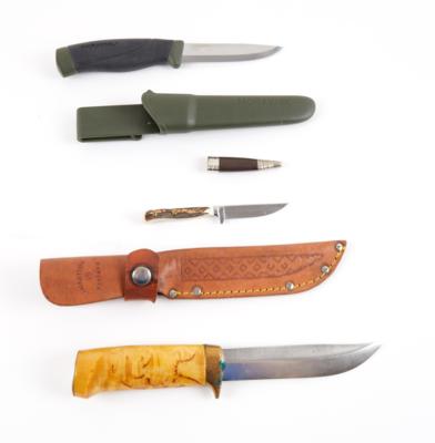 Konvolut aus zwei skandinavischen Messern und einem Miniaturnicker von Linder, - Armi da caccia, competizione e collezionismo