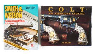Konvolut 2 Fachbücher, Smith  &  Wesson, Feuerwaffen 1857-1945, Colt - An American Legend, - Armi da caccia, competizione e collezionismo