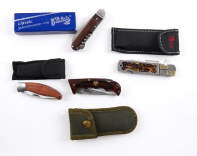 Konvolut aus 4 Taschenmessern: - Jagd-, Sport-, & Sammlerwaffen