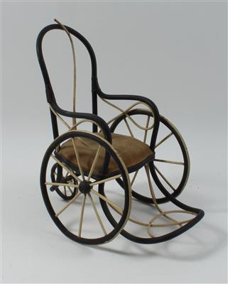 Rollstuhl aus Peddigrohr, - Toys