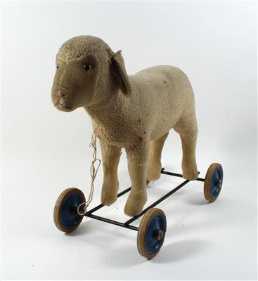 Lamm auf Rädern von Steiff, - Toys