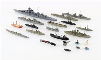 Großes Konvolut Wiking Schiffe und Fahrzeuge um 1940, - Spielzeug
