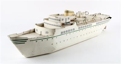 Modell eines Dampfschiffes aus Blech, - Toys