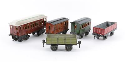 Märklin Spur 0, 5 Stk. Waggons, um 1925. - Spielzeug