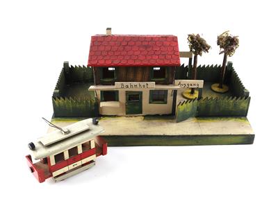 Bahnhof und Tramway aus Holz, um 1940, - Toys