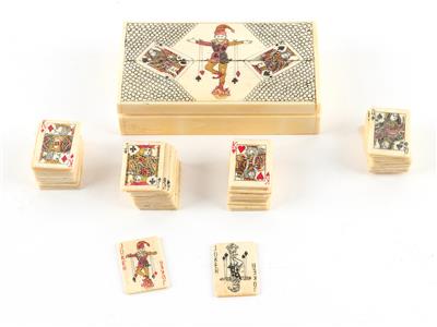 Feines Jolly (Romme)-Spielkartenset aus Bein in Schatulle, um 1920, - Spielzeug