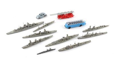 Konvolut Wiking und Lego, Schiffe und Fahrzeuge, - Spielzeug
