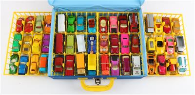 Konvolut Matchbox: 48 Stk. Automodelle im Sortierkoffer, um 1968/72. - Spielzeug