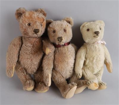 3 Stück Steiff original Teddys, um 1950. - Spielzeug