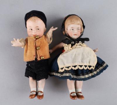 Gebrüder Heubach, 2 Stk. Ganzporzellan-Puppen um 1910/20. - Toys