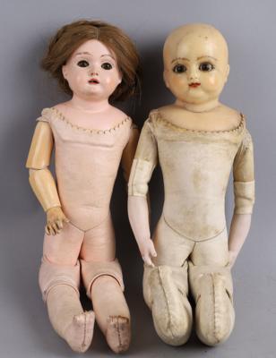 2 Stk. Schulterkopf-Puppen auf schönen Lederkörper, - Toys