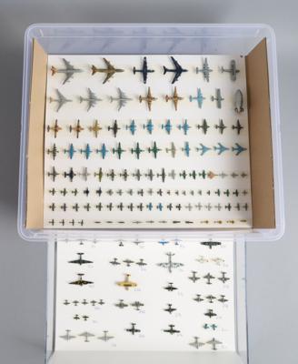 Konvolut Flugzeugmodelle, über 150 Stück, - Spielzeug