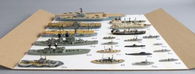 Konvolut Modellschiffe verschiedene Hersteller, - Toys