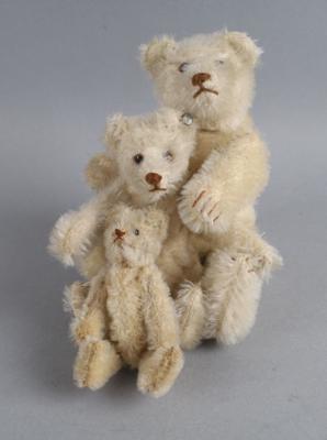 3 Stück originale, ausdrucksstarke Steiff Teddybären, - Hračky