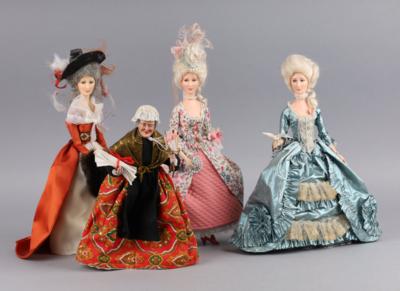 4 Stück Damenpuppen in historischen Kostümen, - Spielzeug