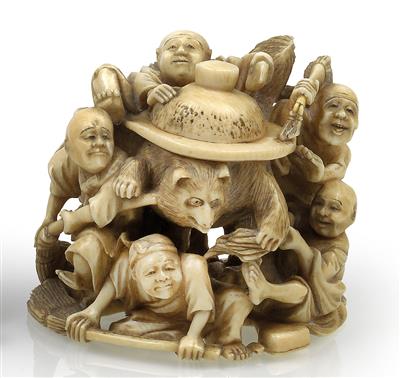 An ivory okimono “The lucky tea kettle” - Arte asiatica
