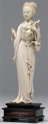 Elfenbeinfigur einer Dame - Asiatische Kunst