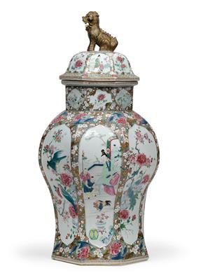 Octagonal famille rose vase and cover - Asian art