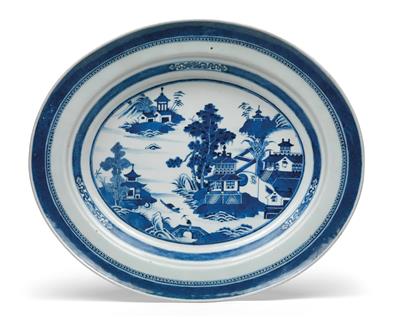 An oval blue and white Canton export dish - Asian art