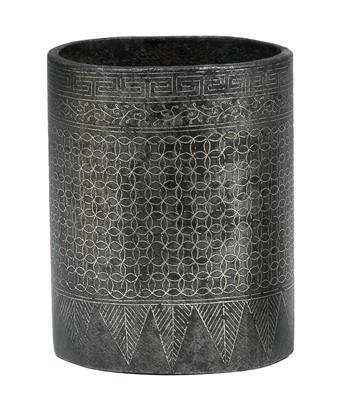 An iron brush pot - Asian art