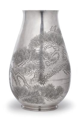 A vase made of chased silver - Asian art
