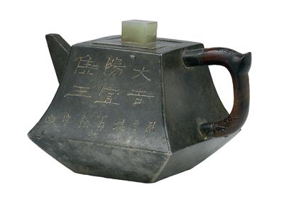 Yixing Kännchen mit Zinn-Ummantelung - Asiatische Kunst