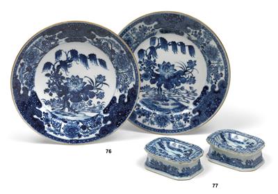 2 blau-weiße Teller - Asiatische Kunst