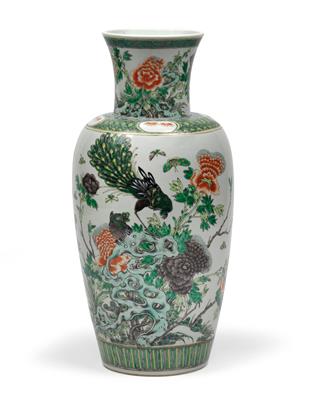 A famille verte vase - Asian art