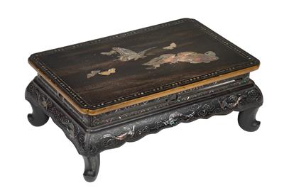 A lacquered kang table - Asian art
