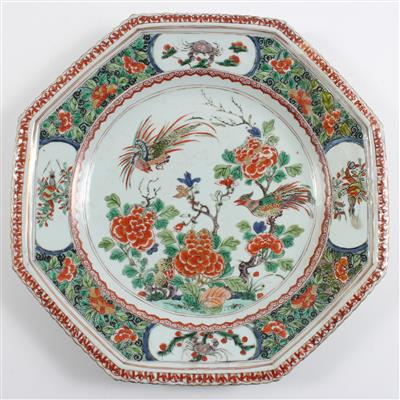 An octagonal famille verte piecrust dish - Asian art