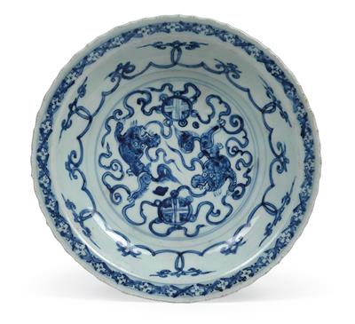 A blue-and-white dish - Arte asiatica