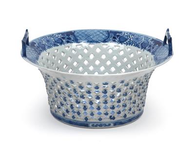 A blue-and-white basket with handles for export - Asian art