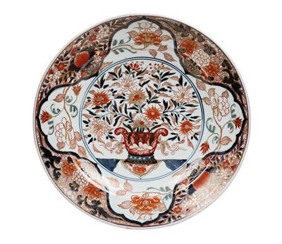 A large Imari plate - Asian art