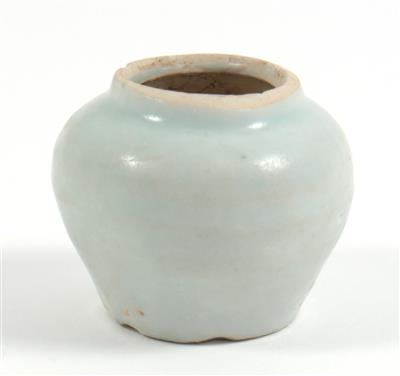 A small celadon vase - Arte asiatica