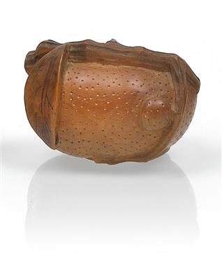 A boxwood netsuke of a gourd - Asian art