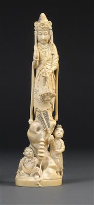 An ivory okimono of Kannon - Arte asiatica