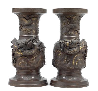 A pair of large bronze vases - Asian art