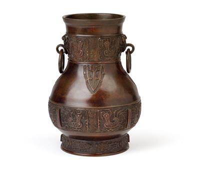 An archaicising bronze vase, China, Qing dynasty, 18th cent. - Asian art