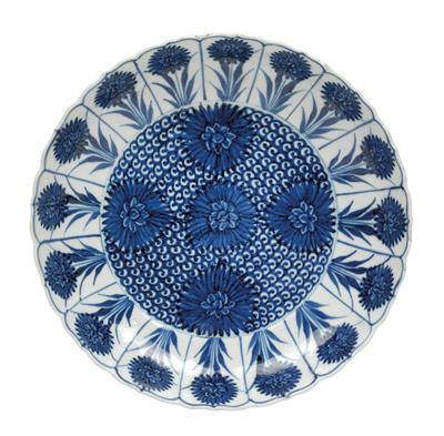 A blue-and-white plate with aster pattern, China, Kangxi period - Arte asiatica