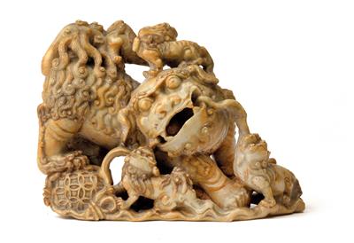 A figural group depicting a lion and cubs, China, late Qing dynasty - Arte asiatica