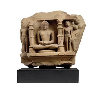 A sandstone fragment depicting three Jina (‘tritirthika’). India, c. 10th cent. - Asian art