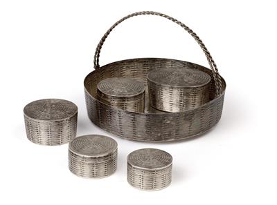 A silver set of five boxes within a basket, China, early 20th cent. - Arte asiatica