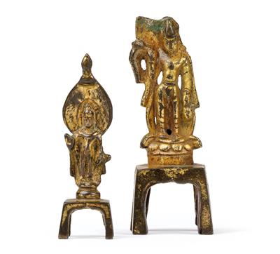Two miniature altarpieces with small figures respectively of a Buddha and Bodhisattva. China, Tang dynasty - Asian art