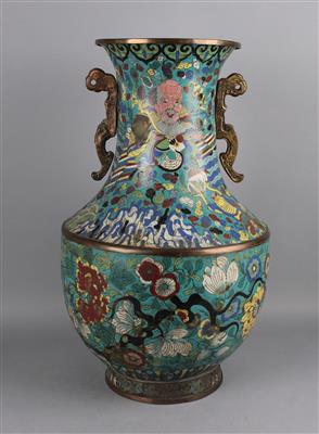 Cloisonné Vase, - Asiatische und islamische Kunst