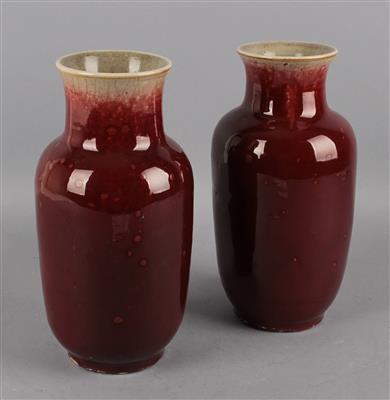 Paar Ochsenblut glasierte Vasen, - Antiquariato