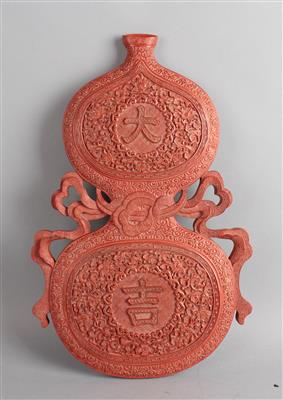 Rotlack Wandrelief in Form einer Kalebasse, - Antiquariato