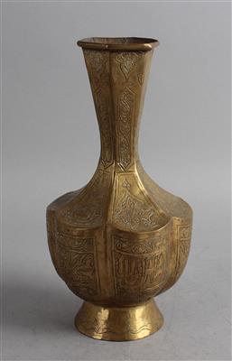 Vase, - Asiatische und islamische Kunst