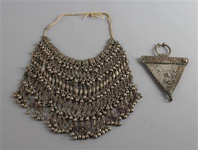 Kette und Anhänger, - Asiatische Kunst