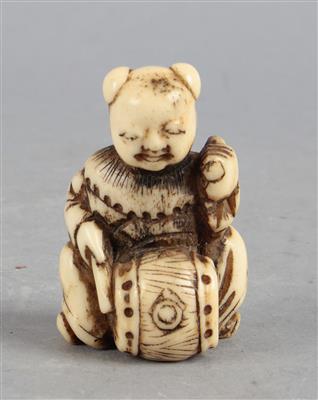 Netsuke Karako mit Trommel, - Starožitnosti