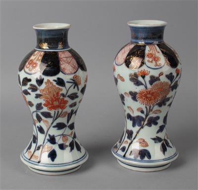 Paar Imari Vasen, - Asiatische Kunst